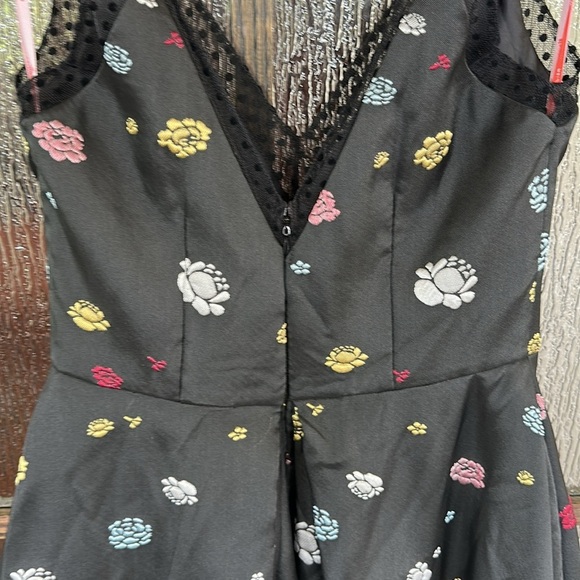 MONIQUE LHUILLIER
Floral A Line Ball Gown size 8 - Picture 11 of 11